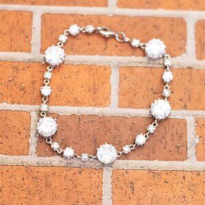 7 inch, Vintage Colorless Rhinestones Silver Tone Bracelet - W25